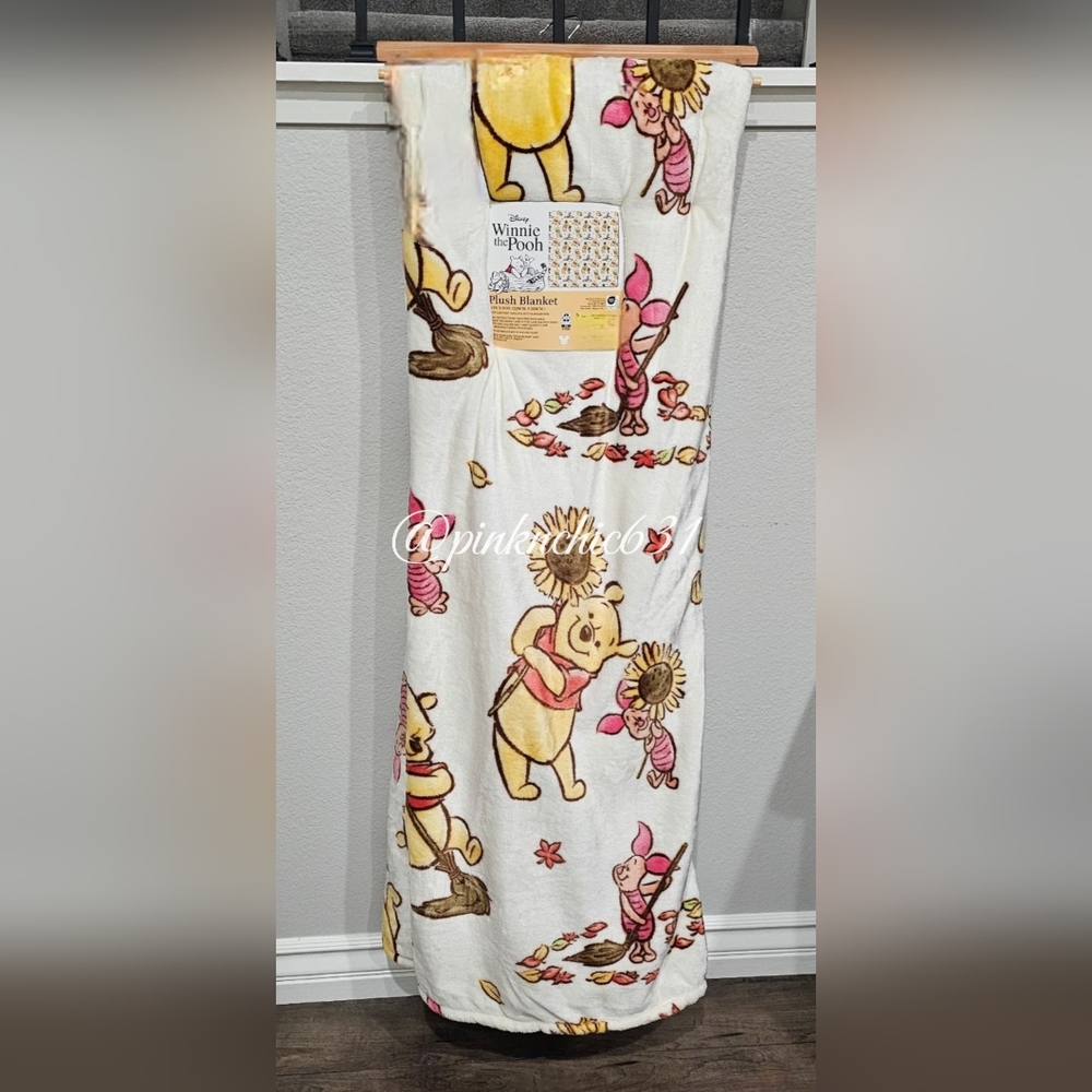 Disney Winnie the Pooh & Piglet Sunflowers & Fall Leaves Plush Blanket 90 X 90